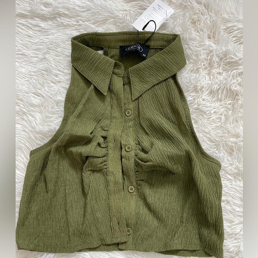 Collared button up crop top NWT